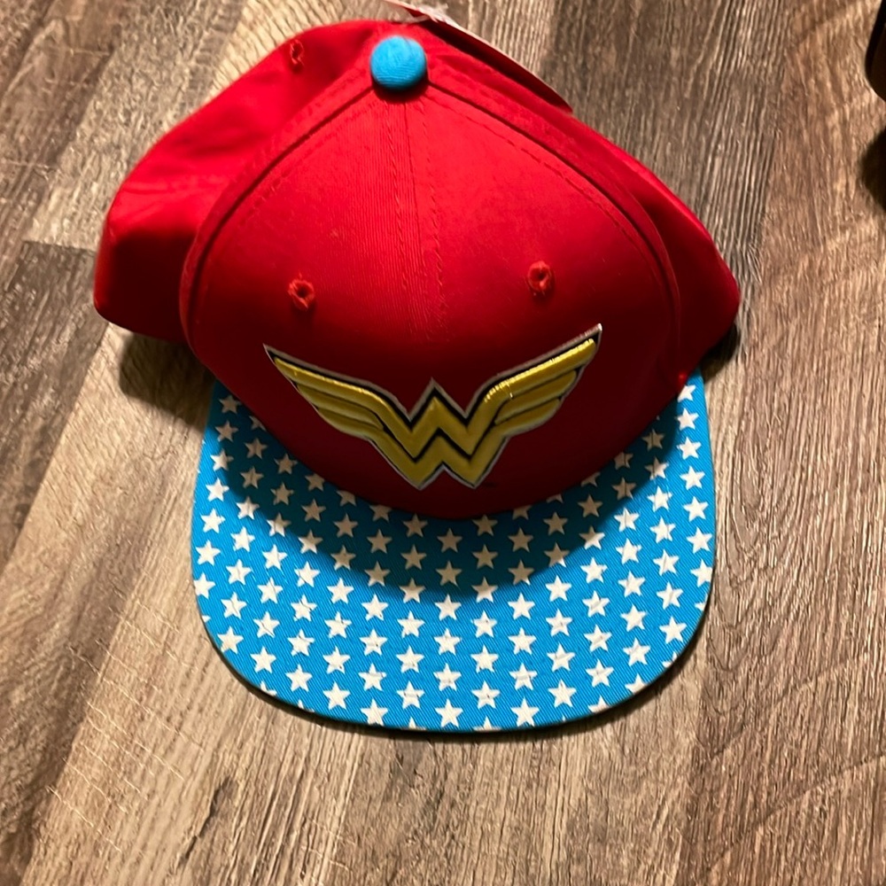 Wonder Woman Snapback Cap. NWT.